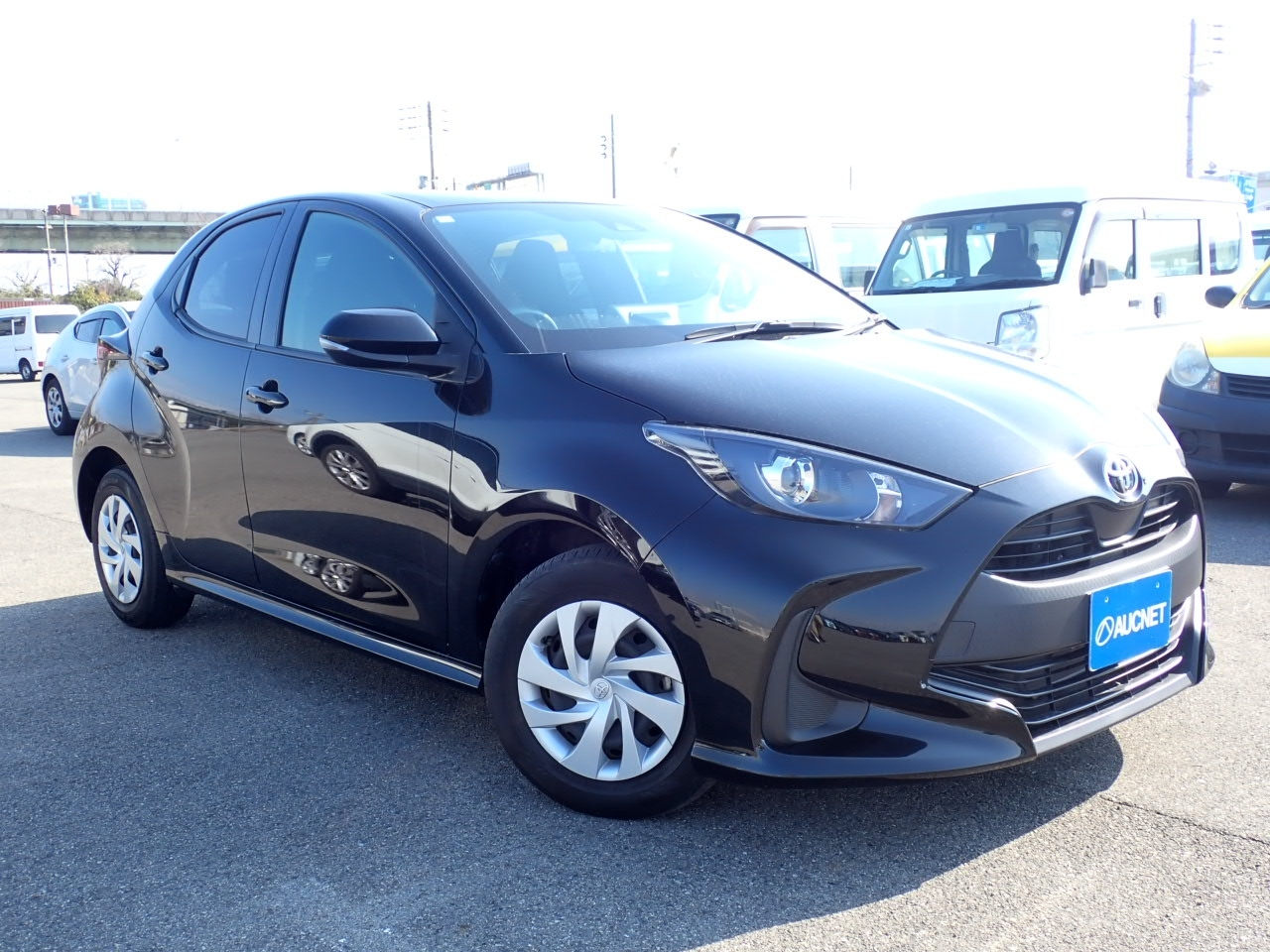 TOYOTA YARIS — фото
