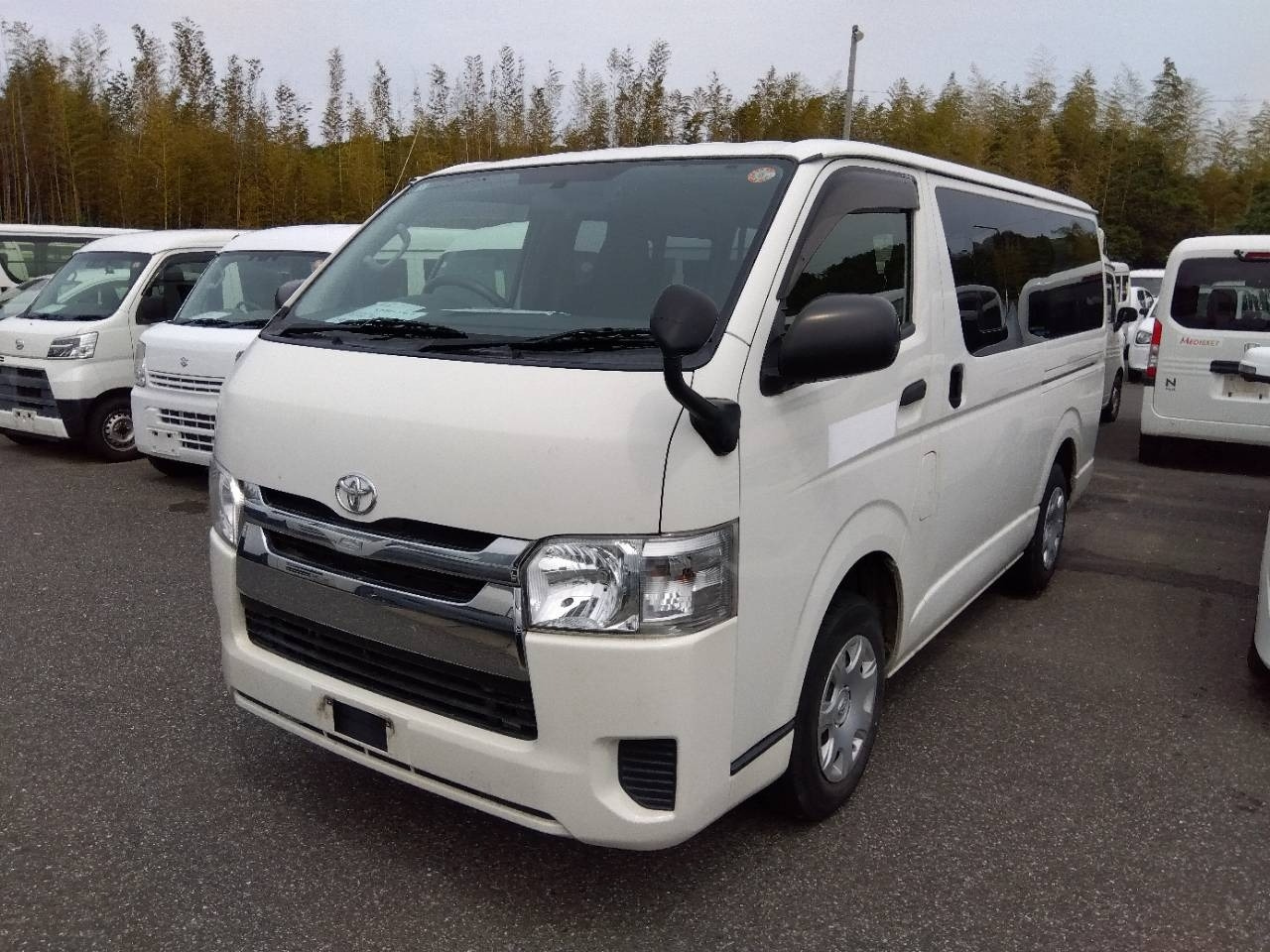 TOYOTA HIACE — фото