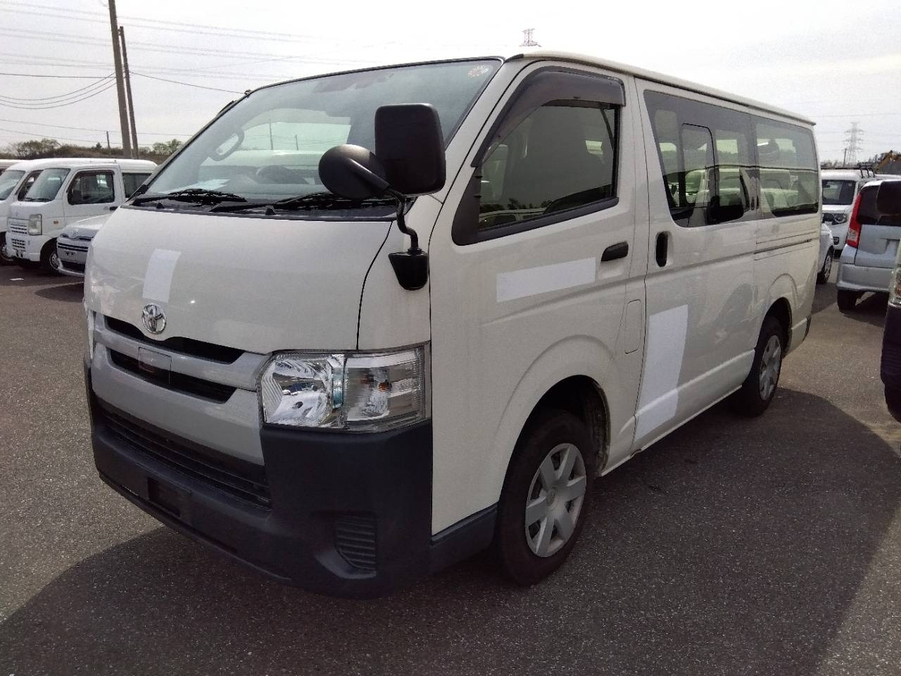TOYOTA HIACE — фото