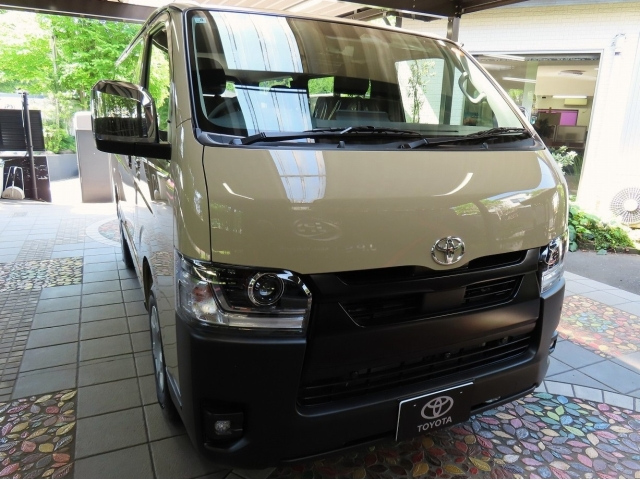 TOYOTA HIACE — фото