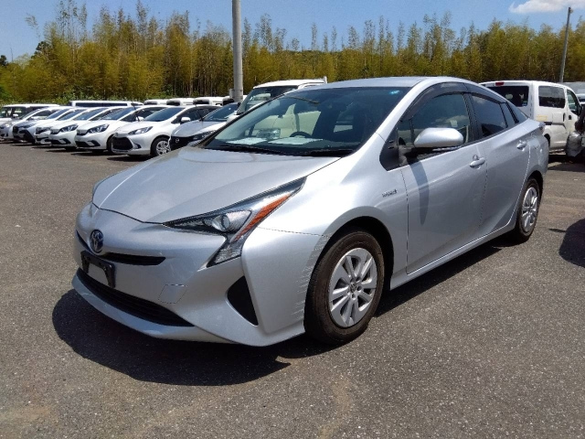 TOYOTA PRIUS — фото