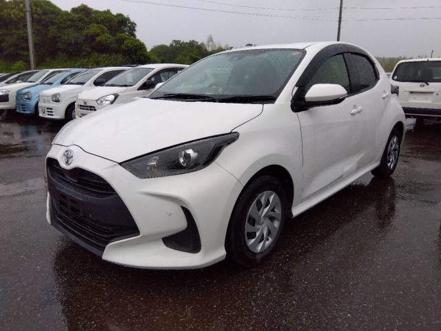 TOYOTA YARIS — фото