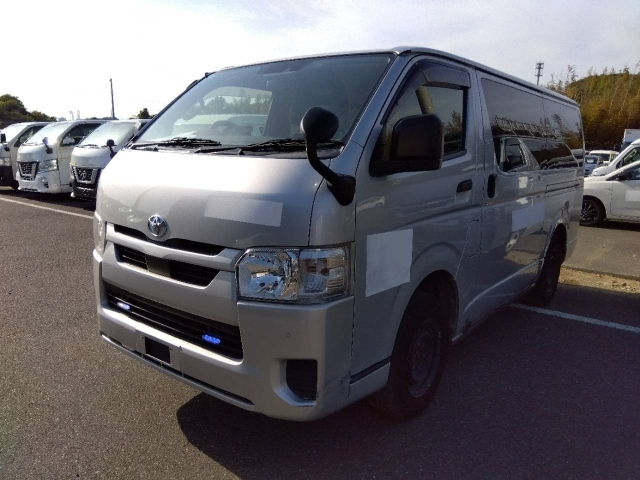 TOYOTA HIACE — фото