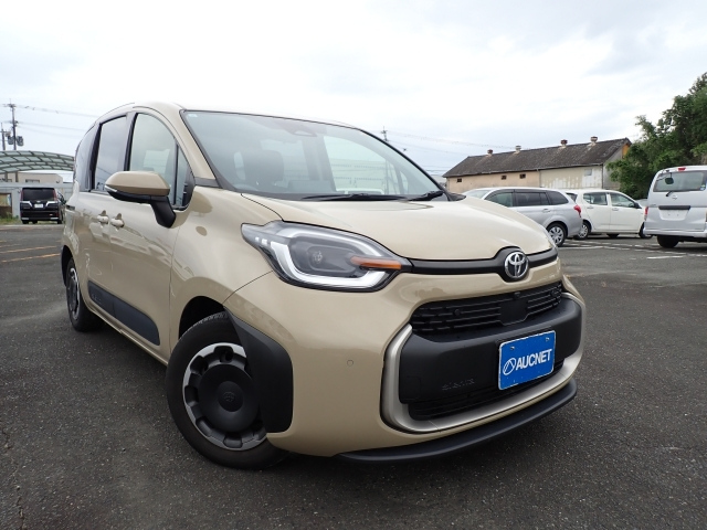 TOYOTA SIENTA — фото