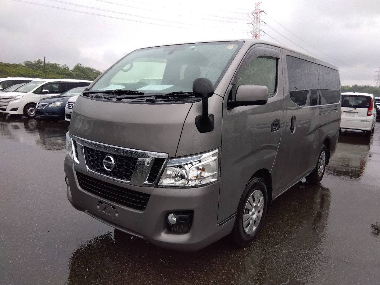 NISSAN CARAVAN — фото