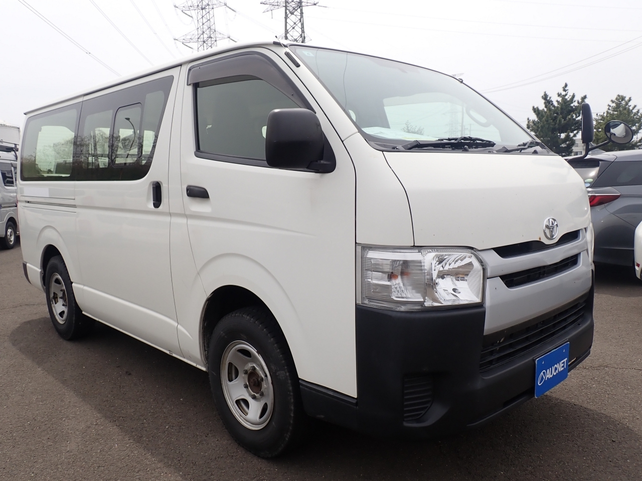 TOYOTA HIACE — фото
