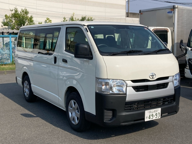 TOYOTA HIACE — фото