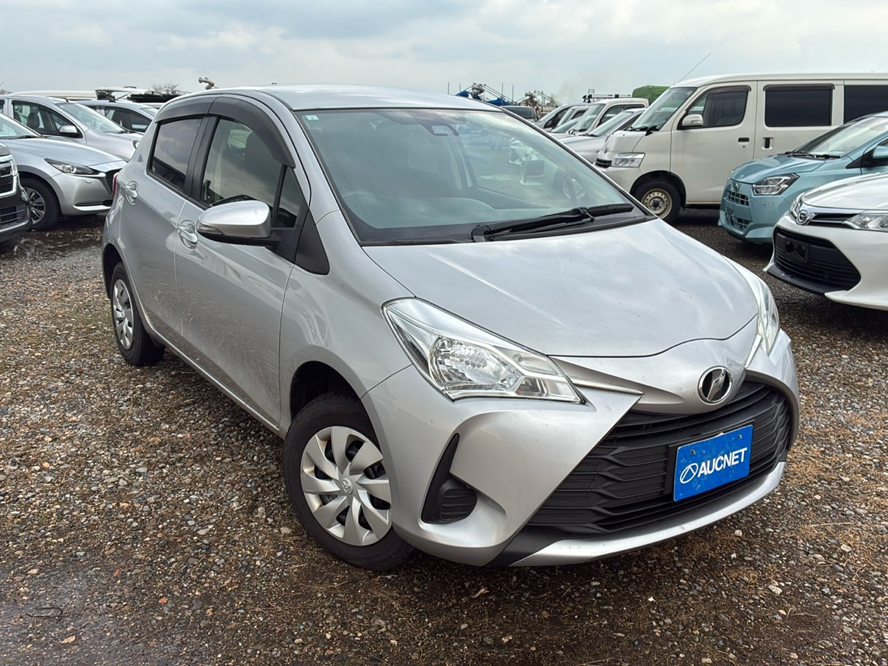 TOYOTA VITZ — фото