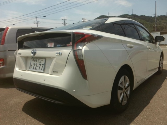 TOYOTA PRIUS — фото
