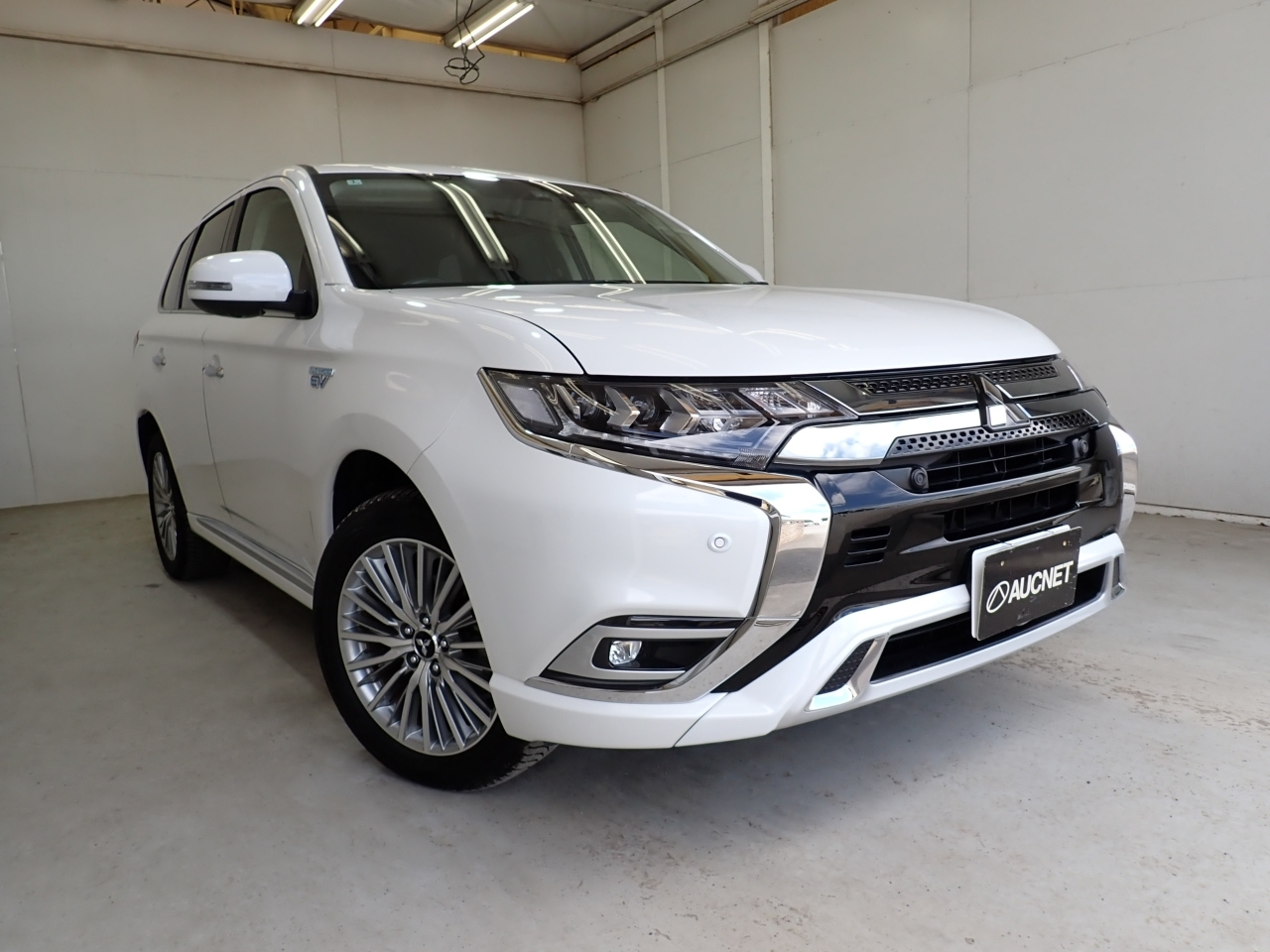 MITSUBISHI OUTLANDER — фото