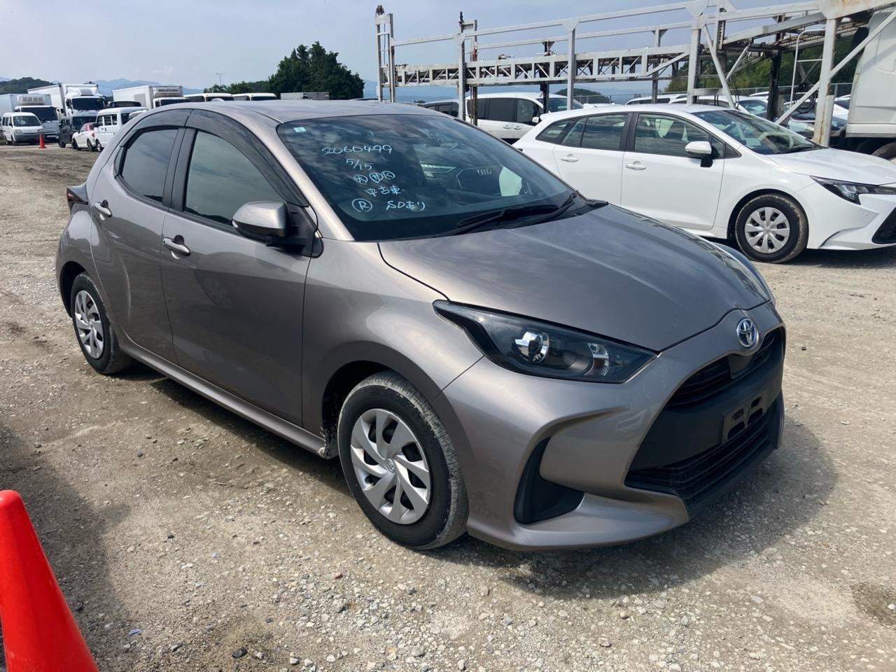 TOYOTA YARIS — фото
