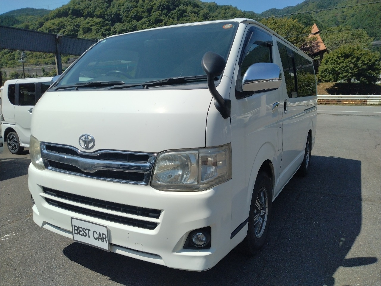 TOYOTA REGIUS VAN