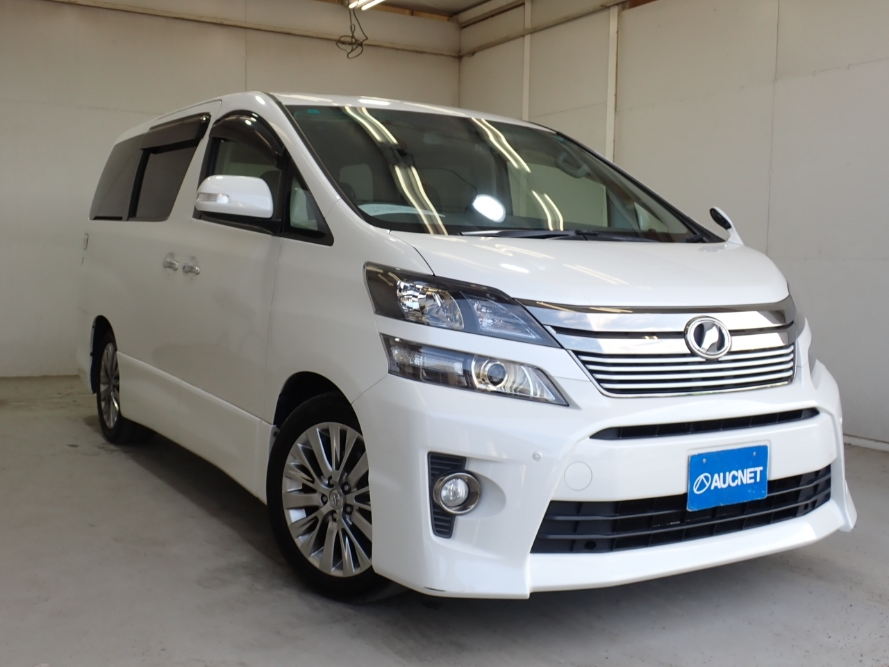 TOYOTA VELLFIRE — фото