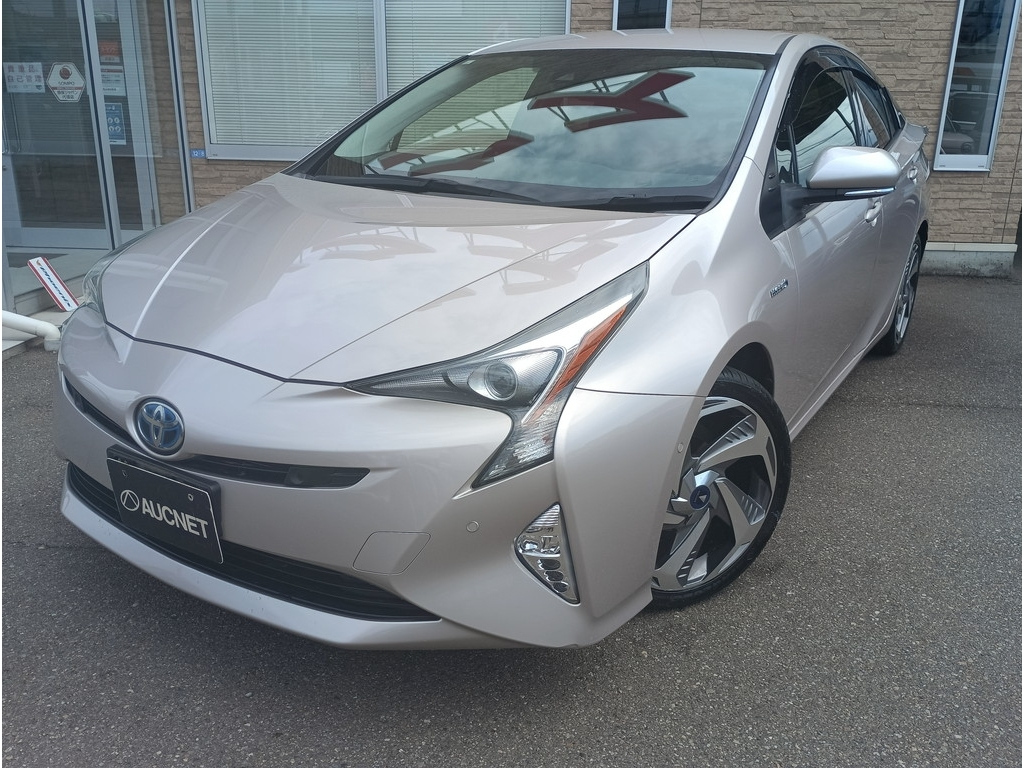 TOYOTA PRIUS — фото