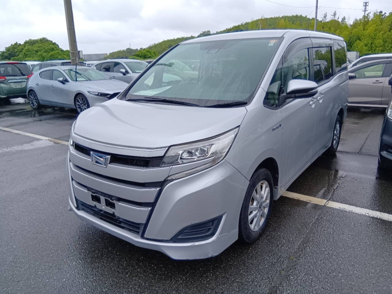 TOYOTA NOAH — фото