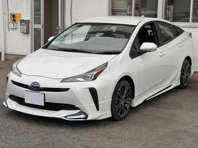 TOYOTA PRIUS — фото
