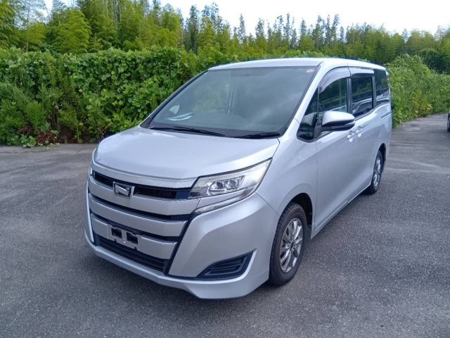 TOYOTA NOAH — фото