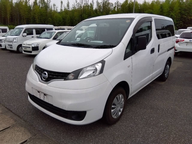 NISSAN NV200