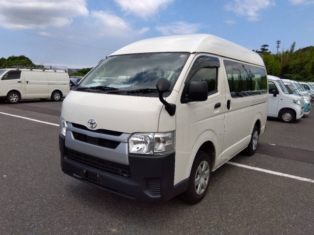 TOYOTA HIACE — фото