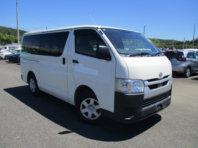 TOYOTA HIACE — фото
