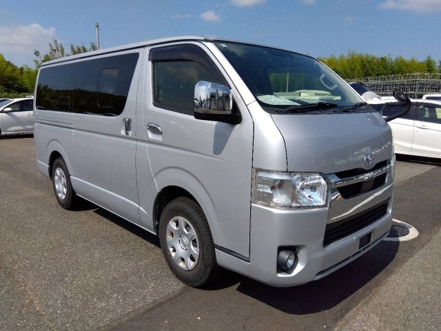 TOYOTA HIACE — фото