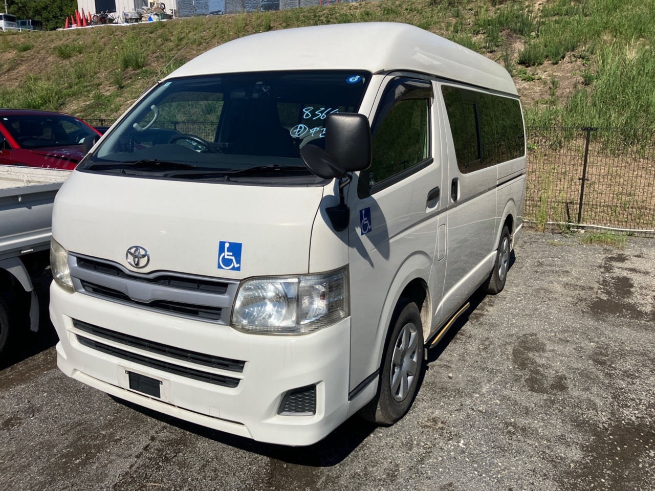 TOYOTA HIACE VAN