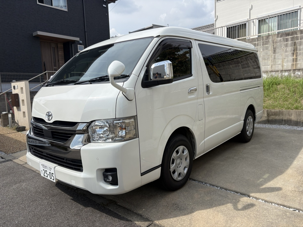 TOYOTA HIACE VAN