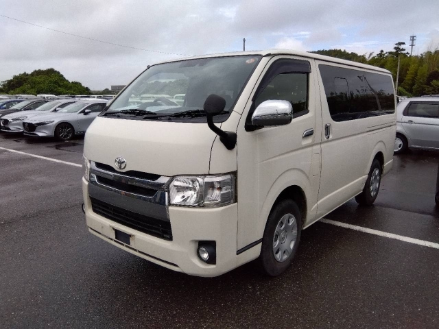 TOYOTA HIACE — фото