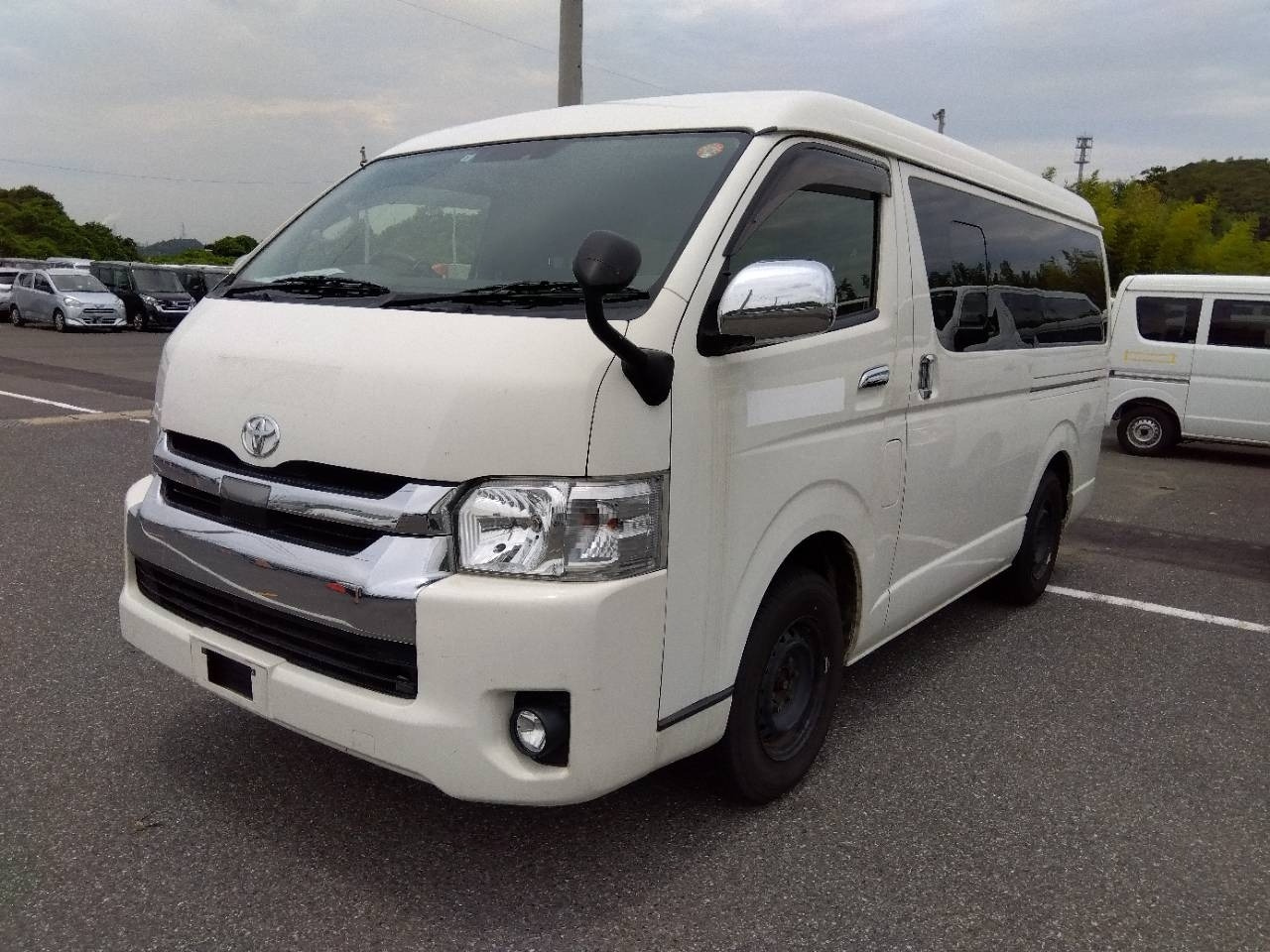TOYOTA HIACE VAN