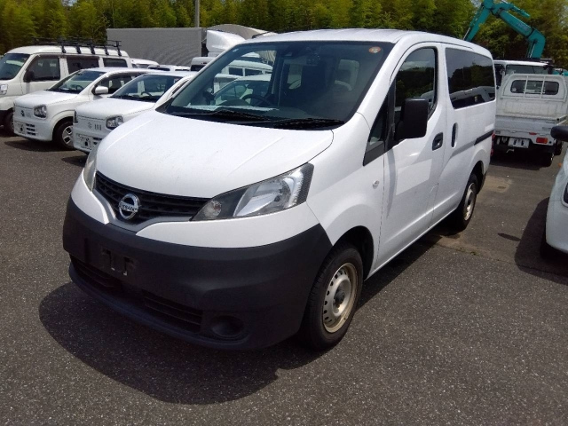 NISSAN NV200 — фото
