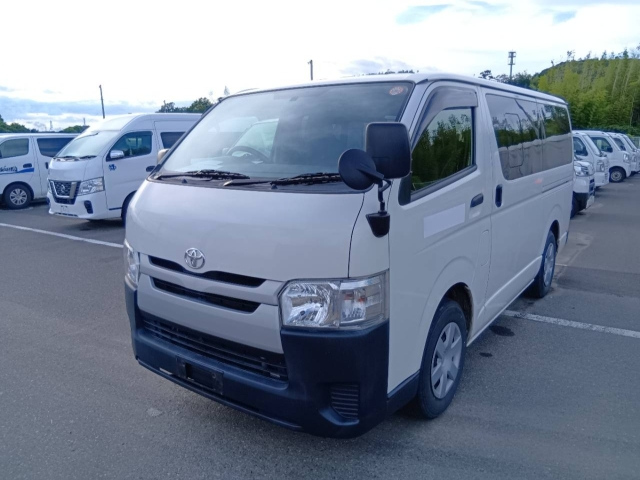 TOYOTA HIACE — фото