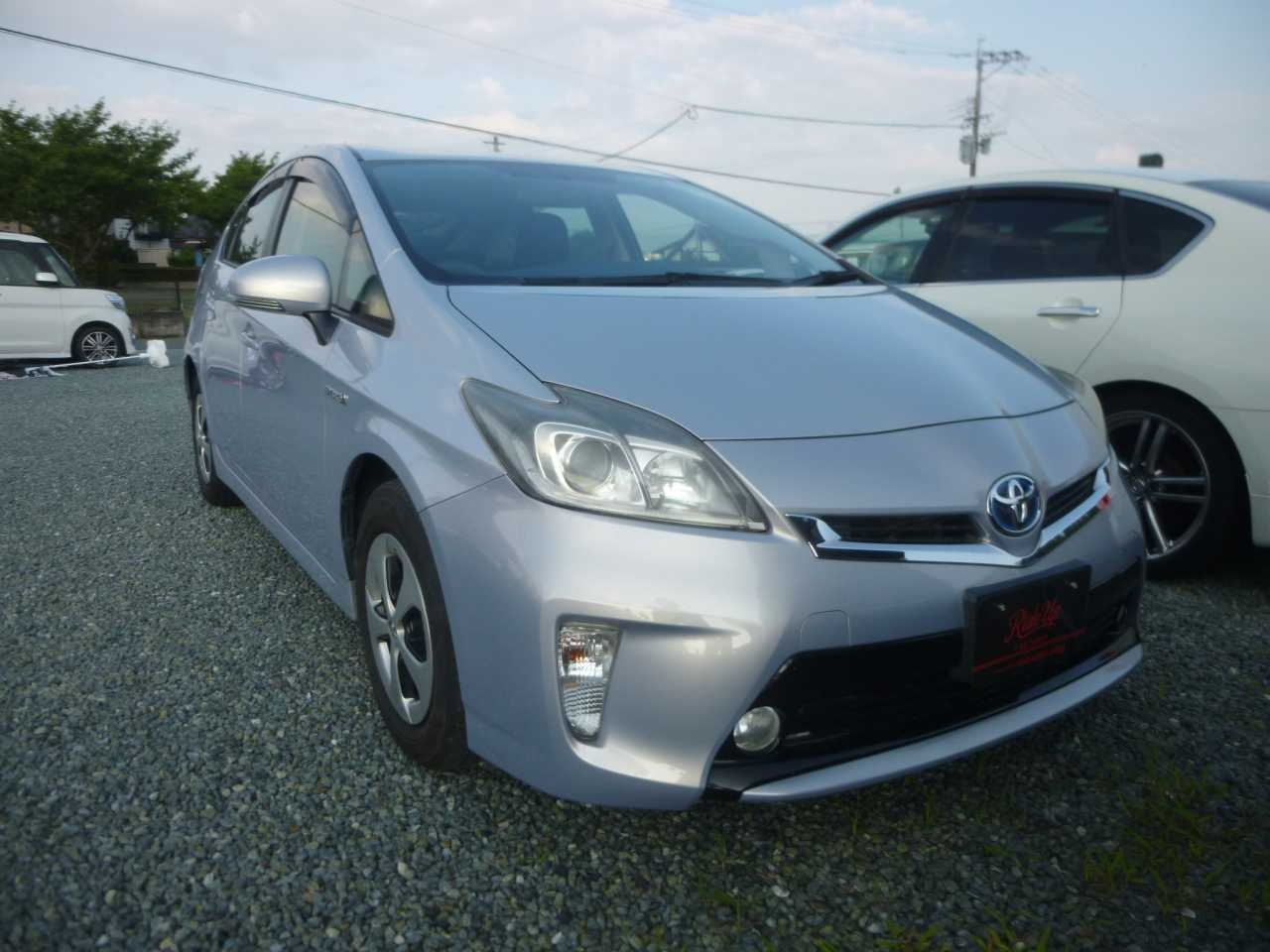 TOYOTA PRIUS — фото