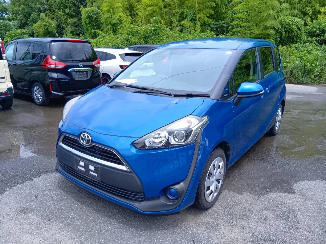 TOYOTA SIENTA — фото
