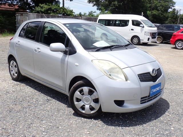 TOYOTA VITZ — фото