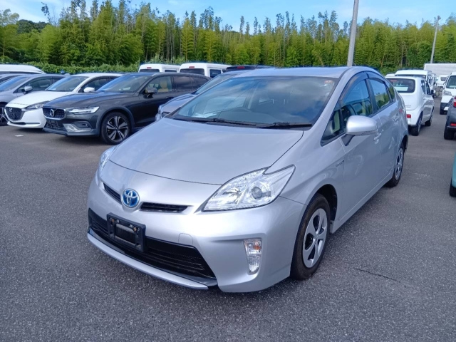 TOYOTA PRIUS — фото