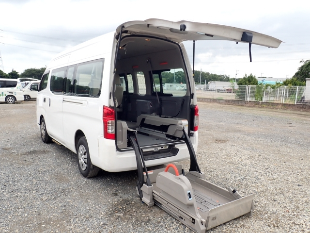 NISSAN CARAVAN — фото
