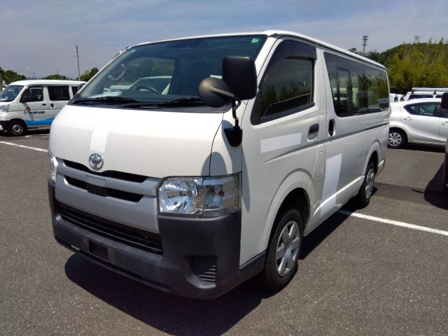 TOYOTA HIACE — фото
