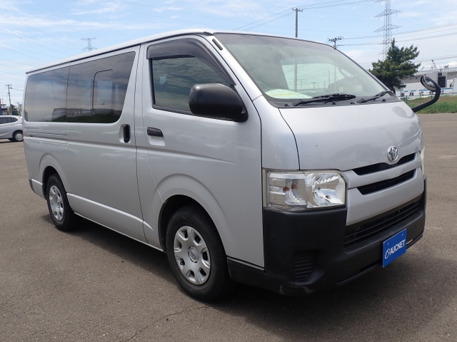 TOYOTA HIACE — фото