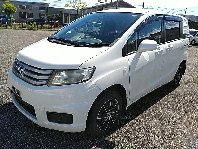 HONDA FREED — фото
