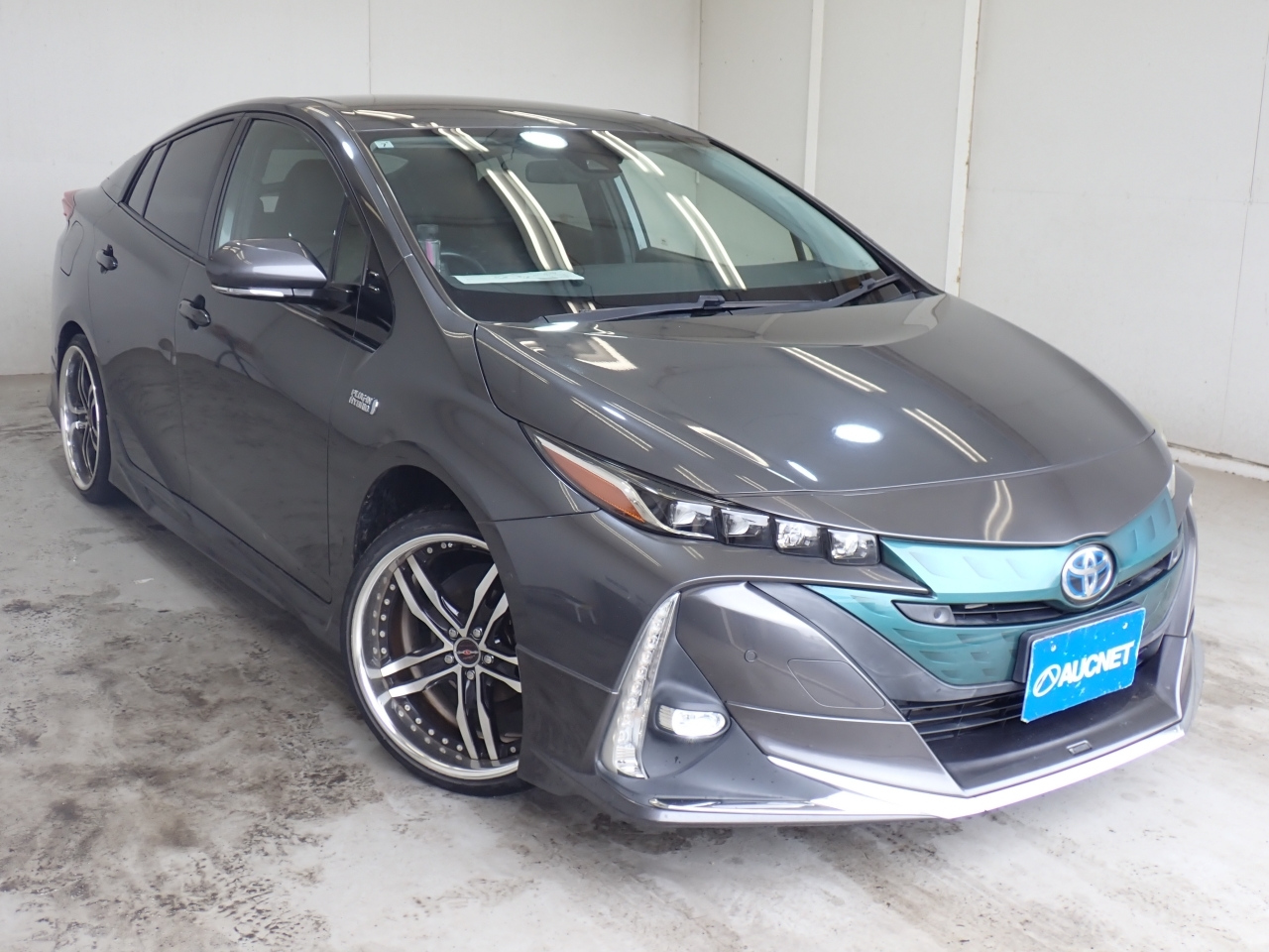 TOYOTA PRIUS — фото