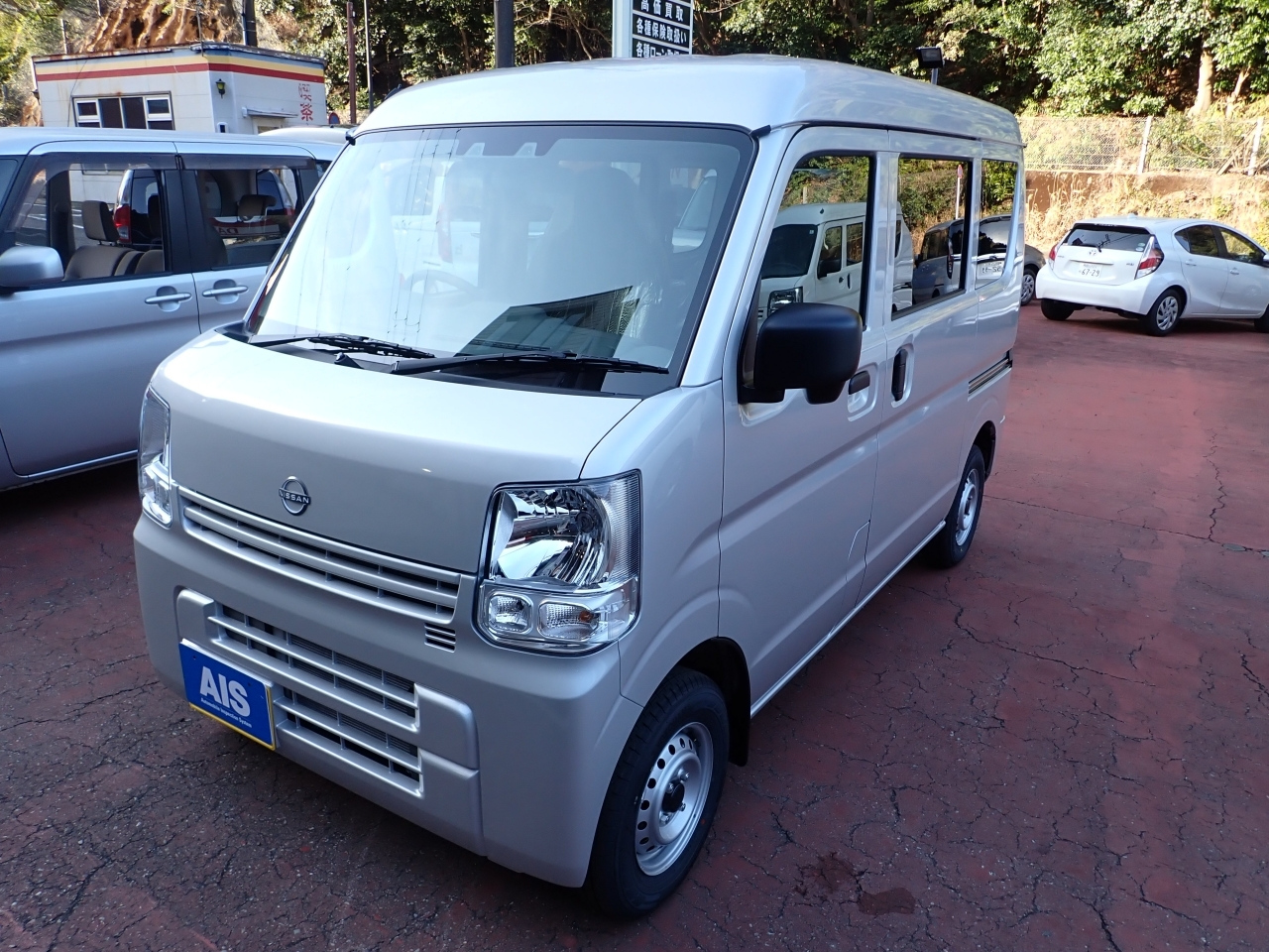 NISSAN CLIPPER — фото