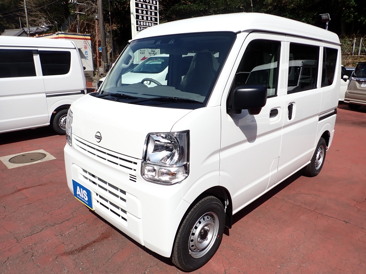 NISSAN CLIPPER — фото