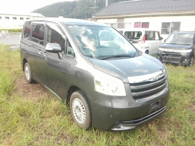 TOYOTA NOAH — фото
