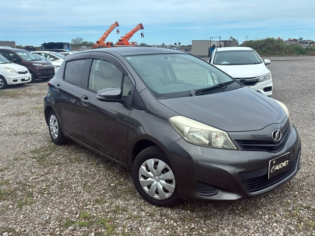TOYOTA VITZ — фото