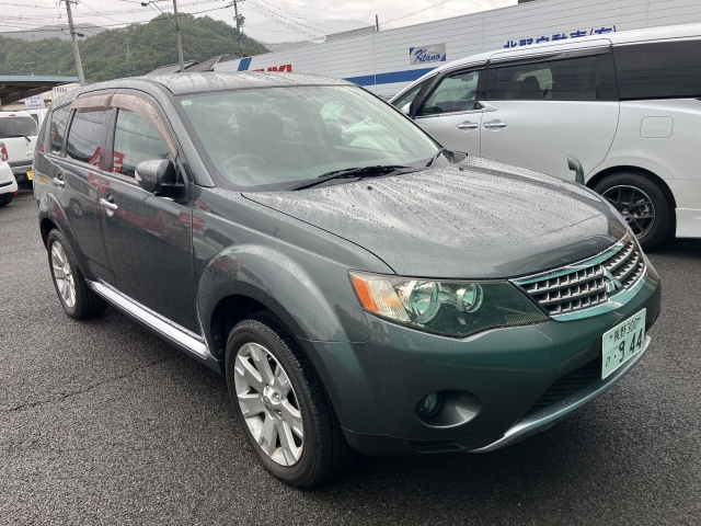 MITSUBISHI OUTLANDER — фото