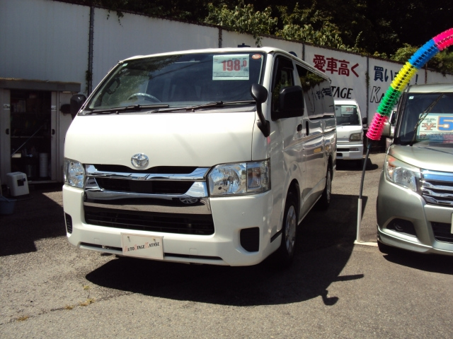 TOYOTA HIACE — фото