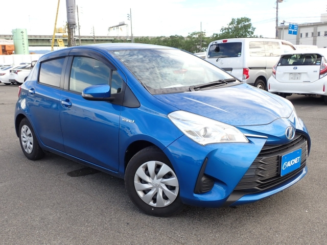 TOYOTA VITZ — фото
