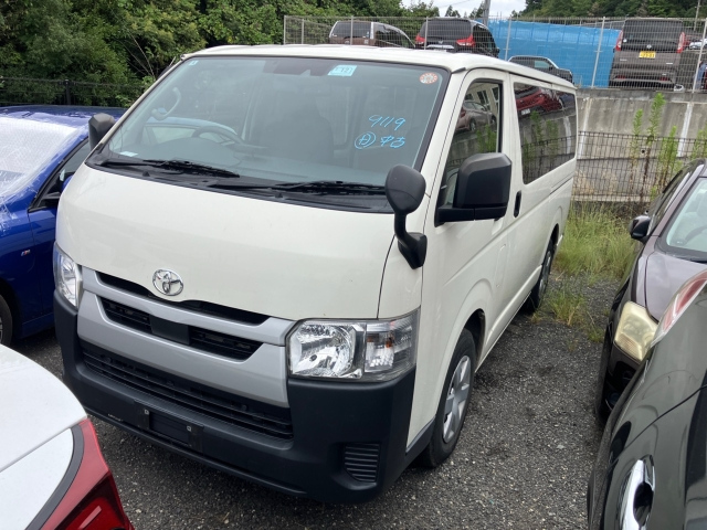 TOYOTA HIACE — фото