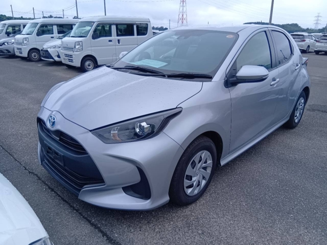 TOYOTA YARIS — фото