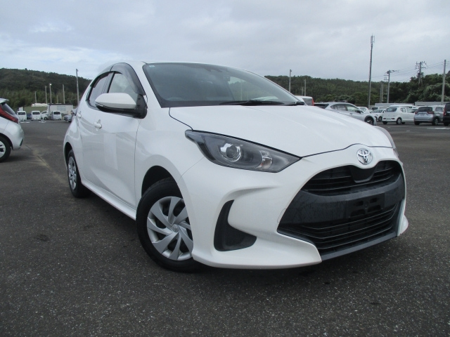 TOYOTA YARIS — фото
